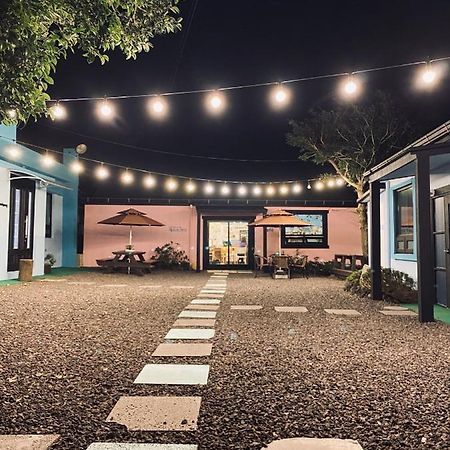 Lefthander Guesthouse Jeju Bagian luar foto