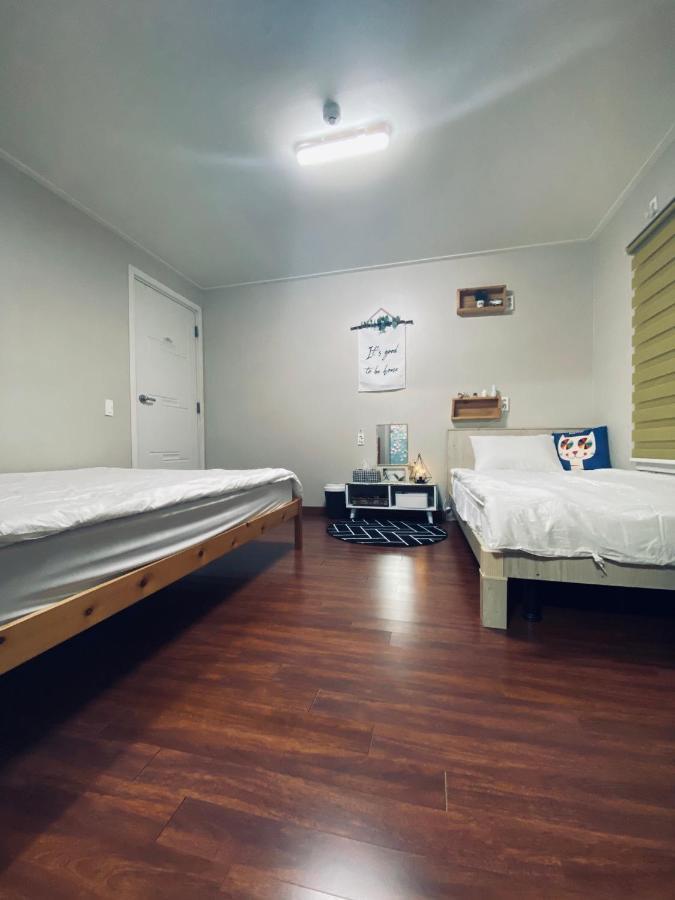 Lefthander Guesthouse Jeju Bagian luar foto