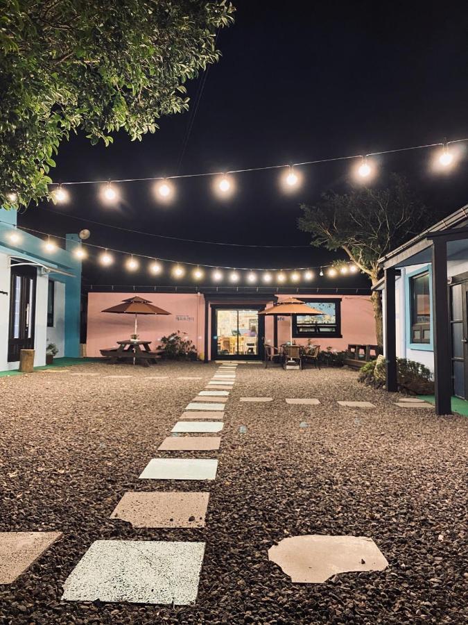 Lefthander Guesthouse Jeju Bagian luar foto