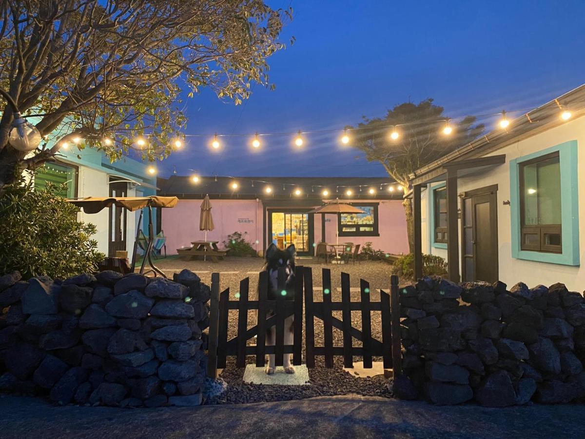Lefthander Guesthouse Jeju Bagian luar foto