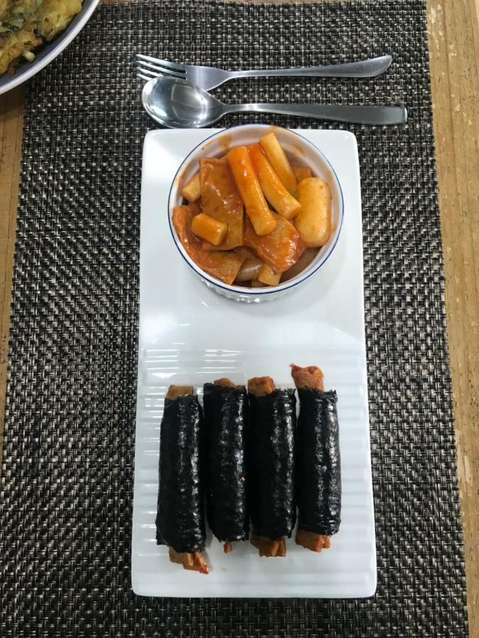 Lefthander Guesthouse Jeju Bagian luar foto