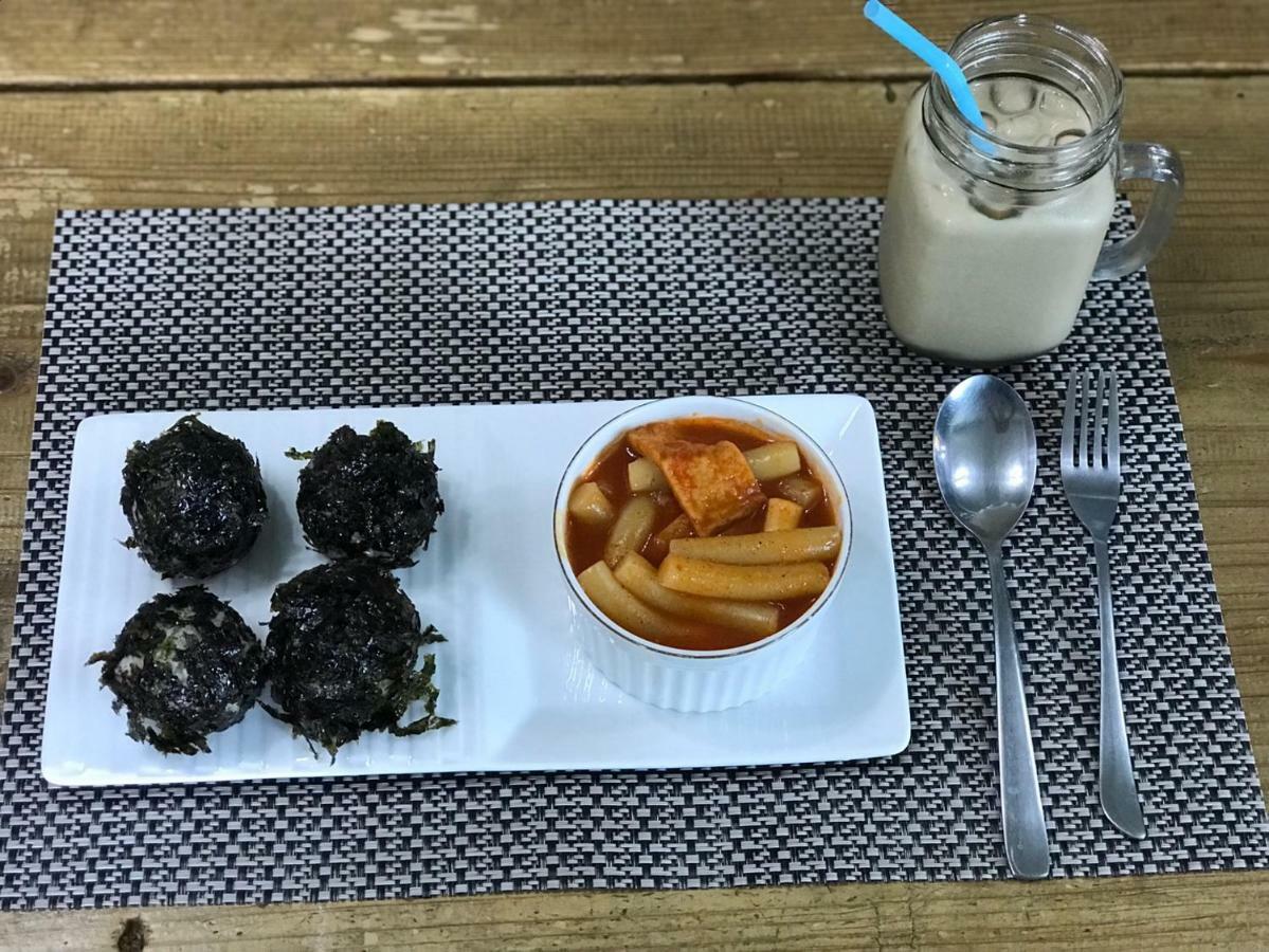 Lefthander Guesthouse Jeju Bagian luar foto