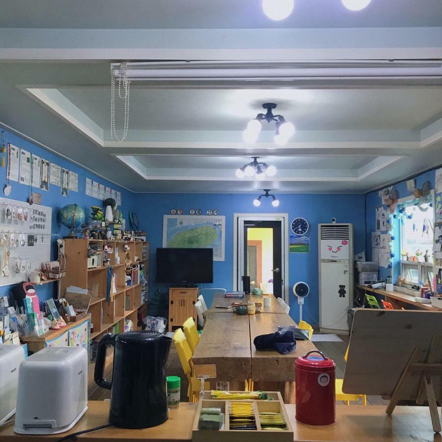 Lefthander Guesthouse Jeju Bagian luar foto