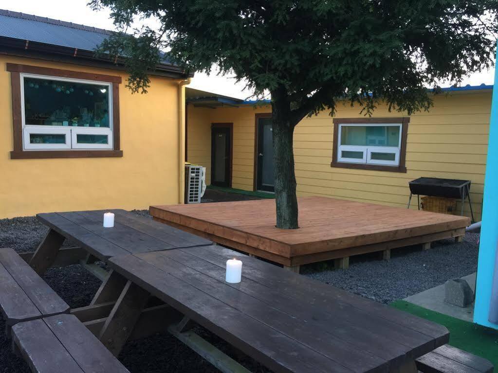 Lefthander Guesthouse Jeju Bagian luar foto